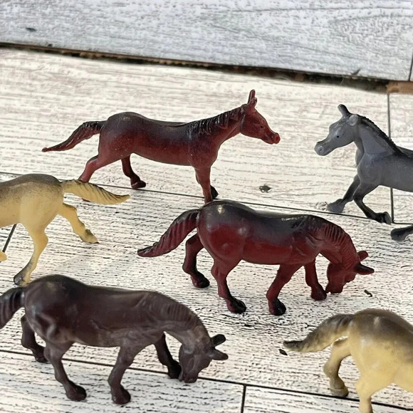 VTG Lot Of 8 Miniature Horse Figurines China Mixed Colors Poses Plastic Lot #2 - Picture 5 of 12